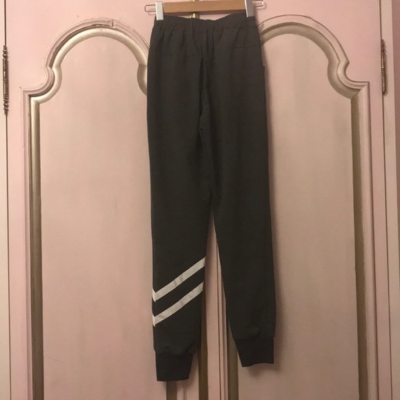 Grey sweatpants with diagonal stripes - Picture 2 of 2